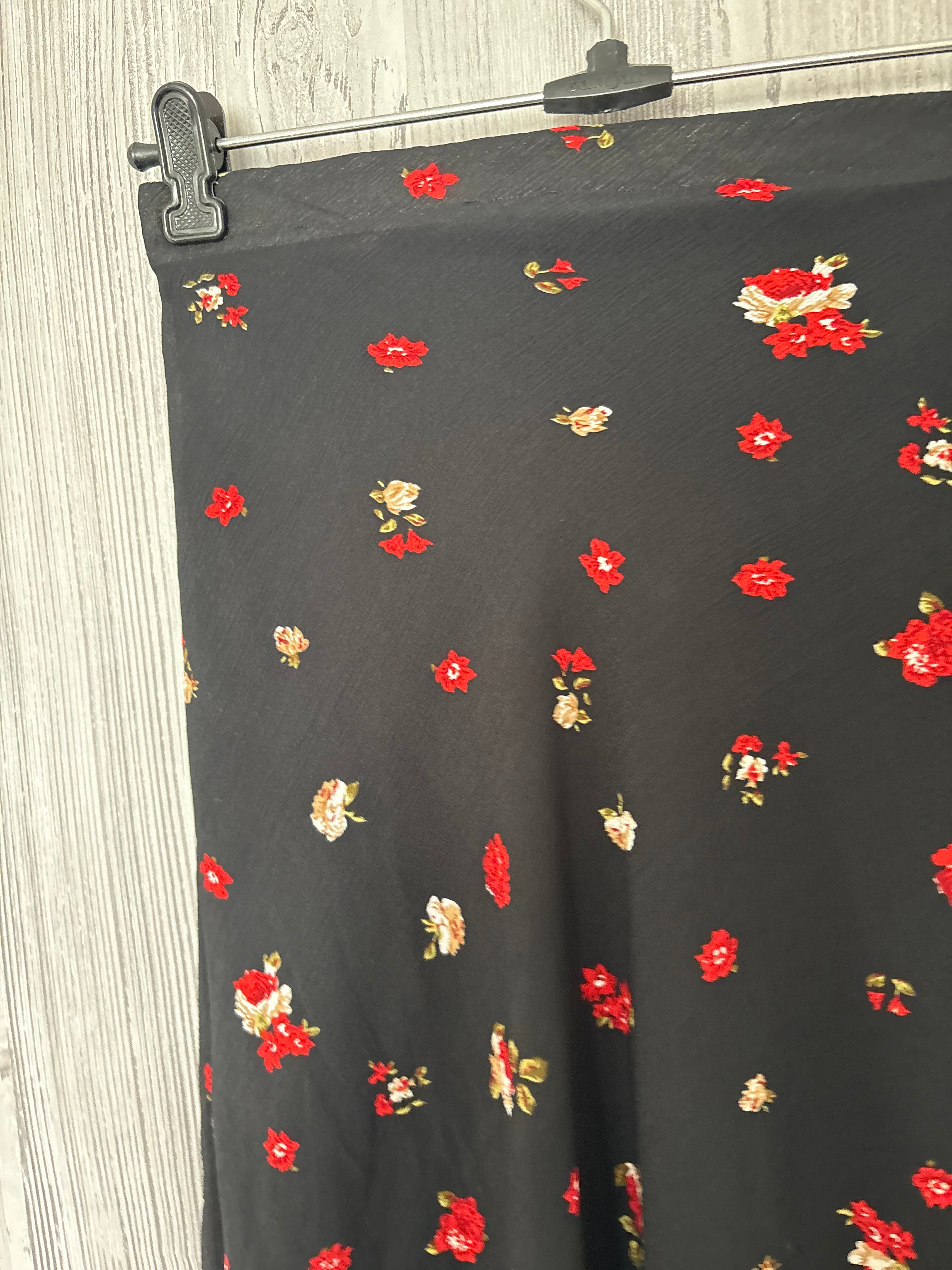 R E & X black floral skirt(42inch)