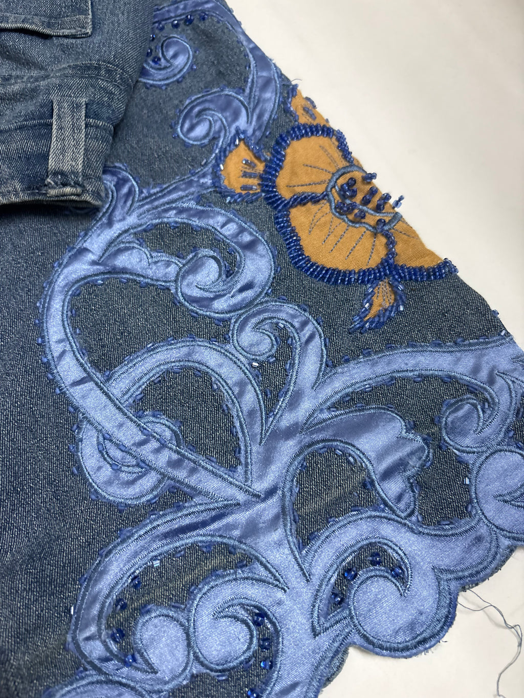Blue beaded floral mid rise jeans(34inch)