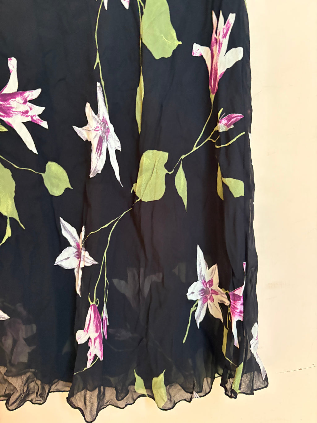 Black lily floral skirt(28-32 inch)