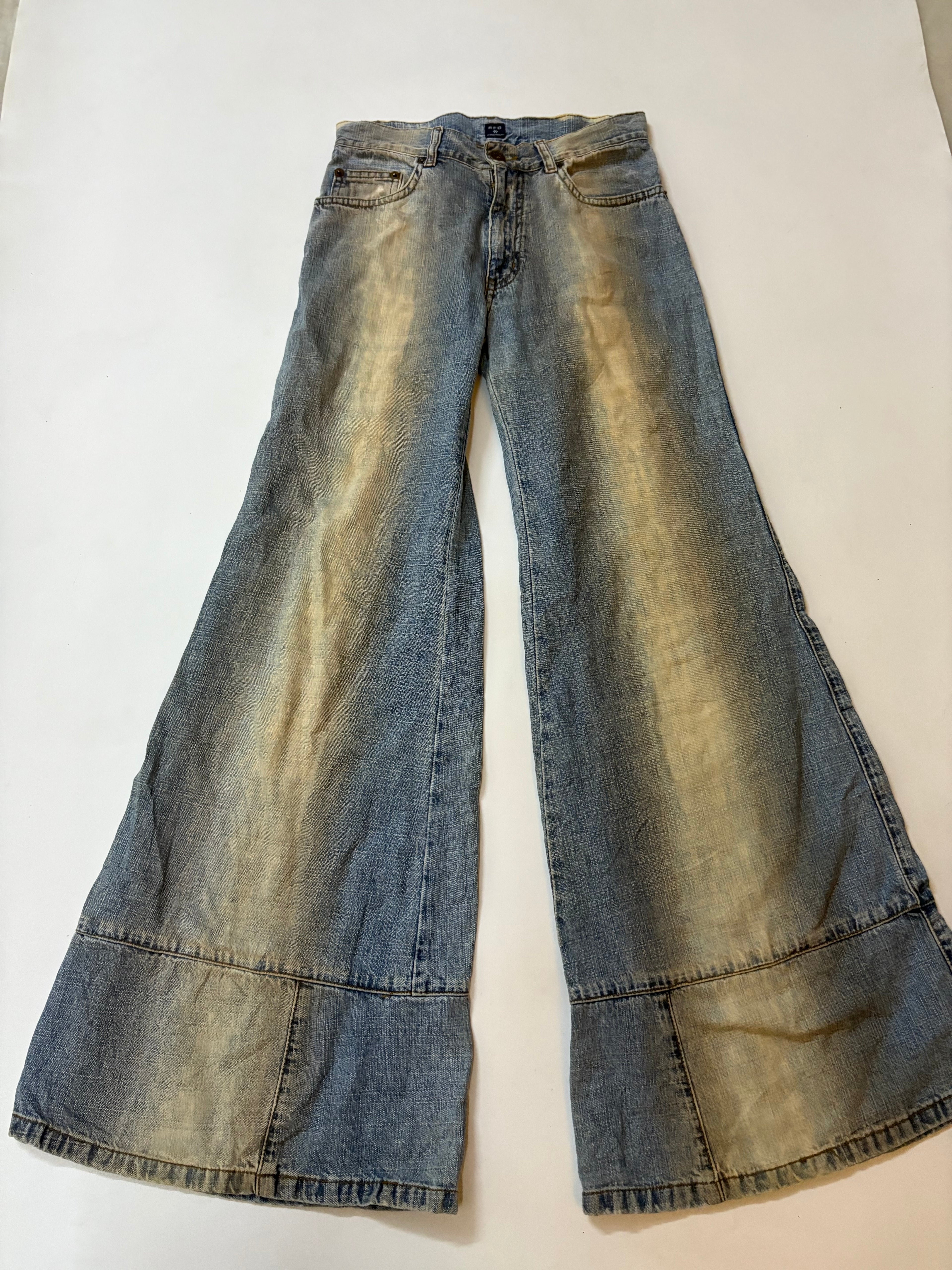 R F G low rise jeans(26 inch)