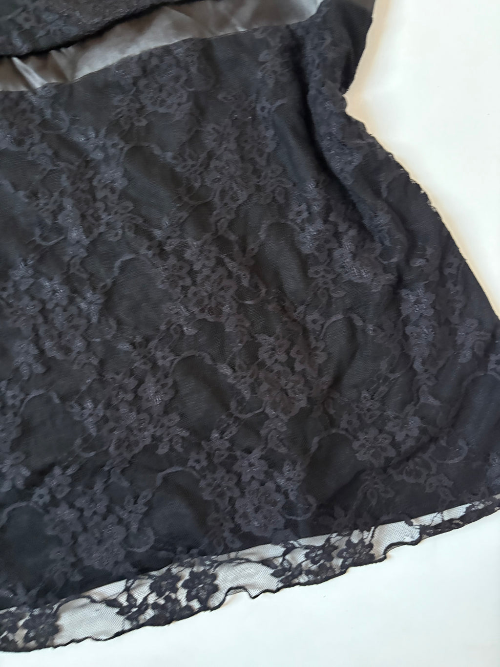 black lace cami top ( 40-44inch)