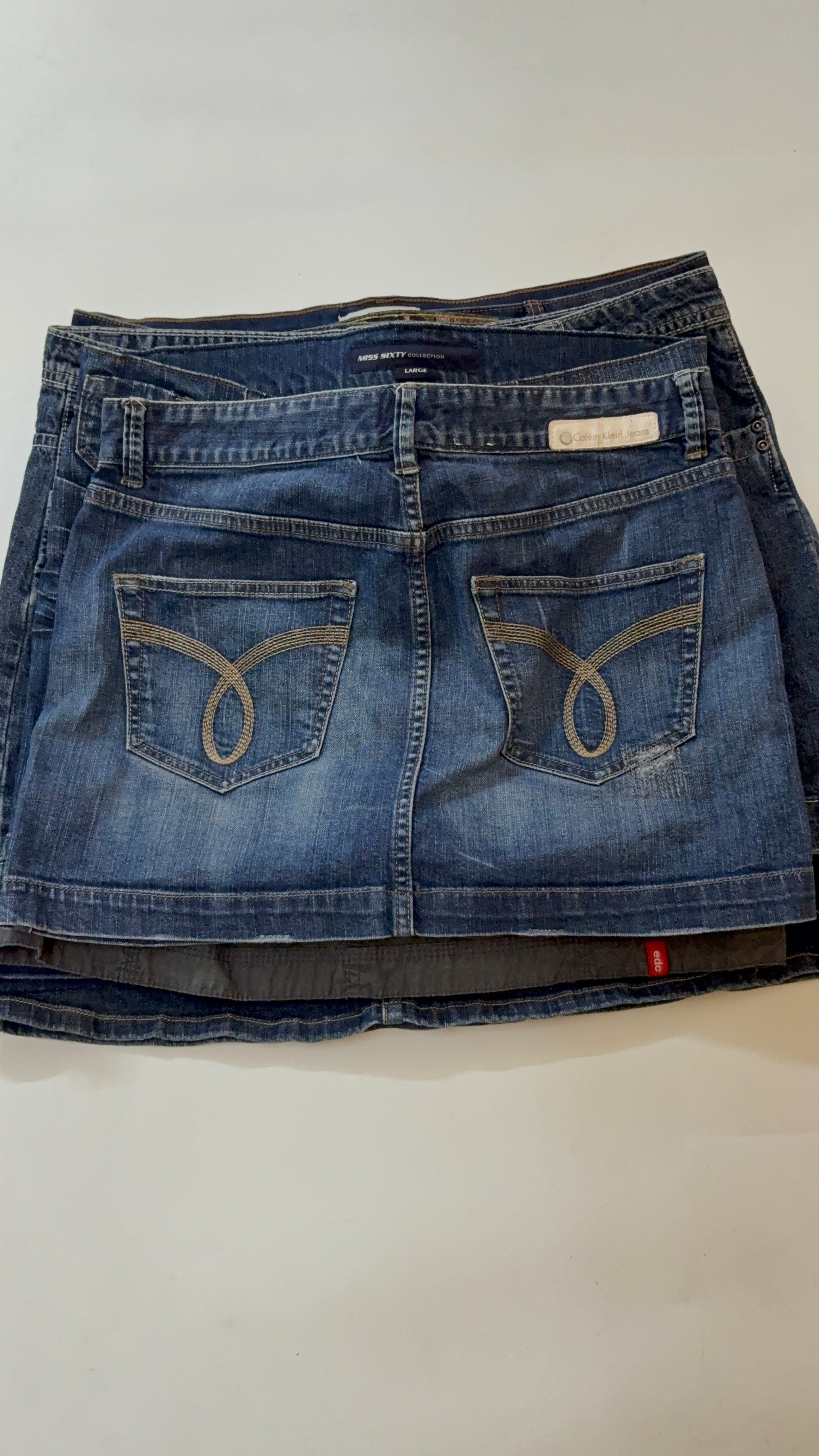 CALVIN KLEIN mini skirt(32 inch)