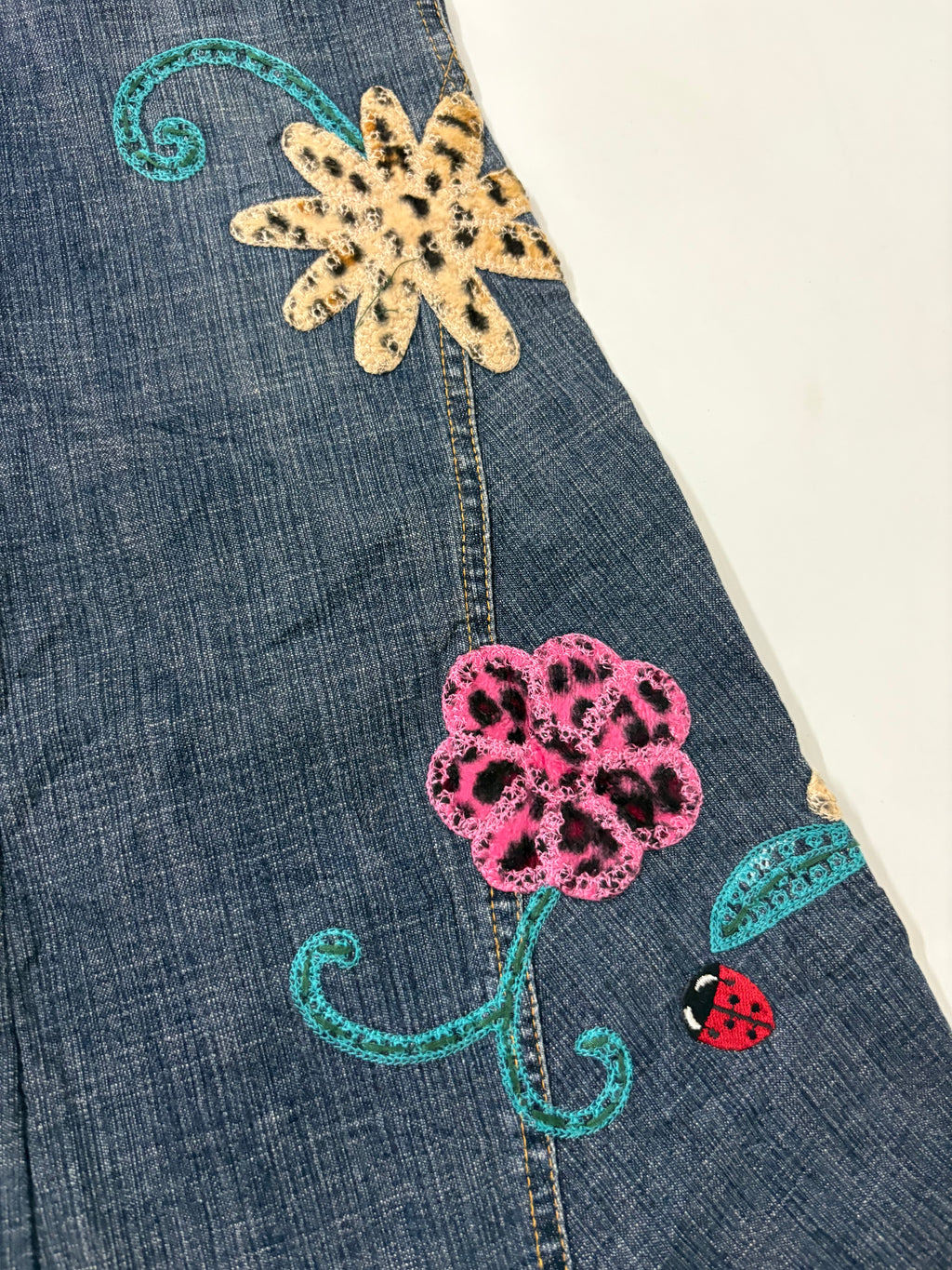 lady bug low rise flared jeans (28inch)