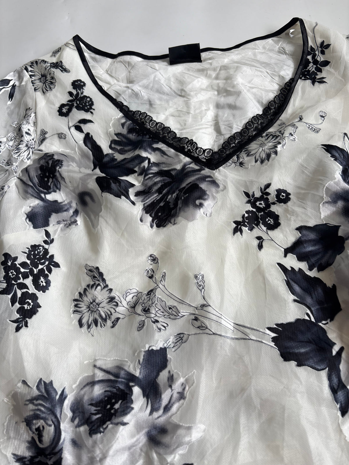 JF BY JAVID floral white top(40-44 inch)