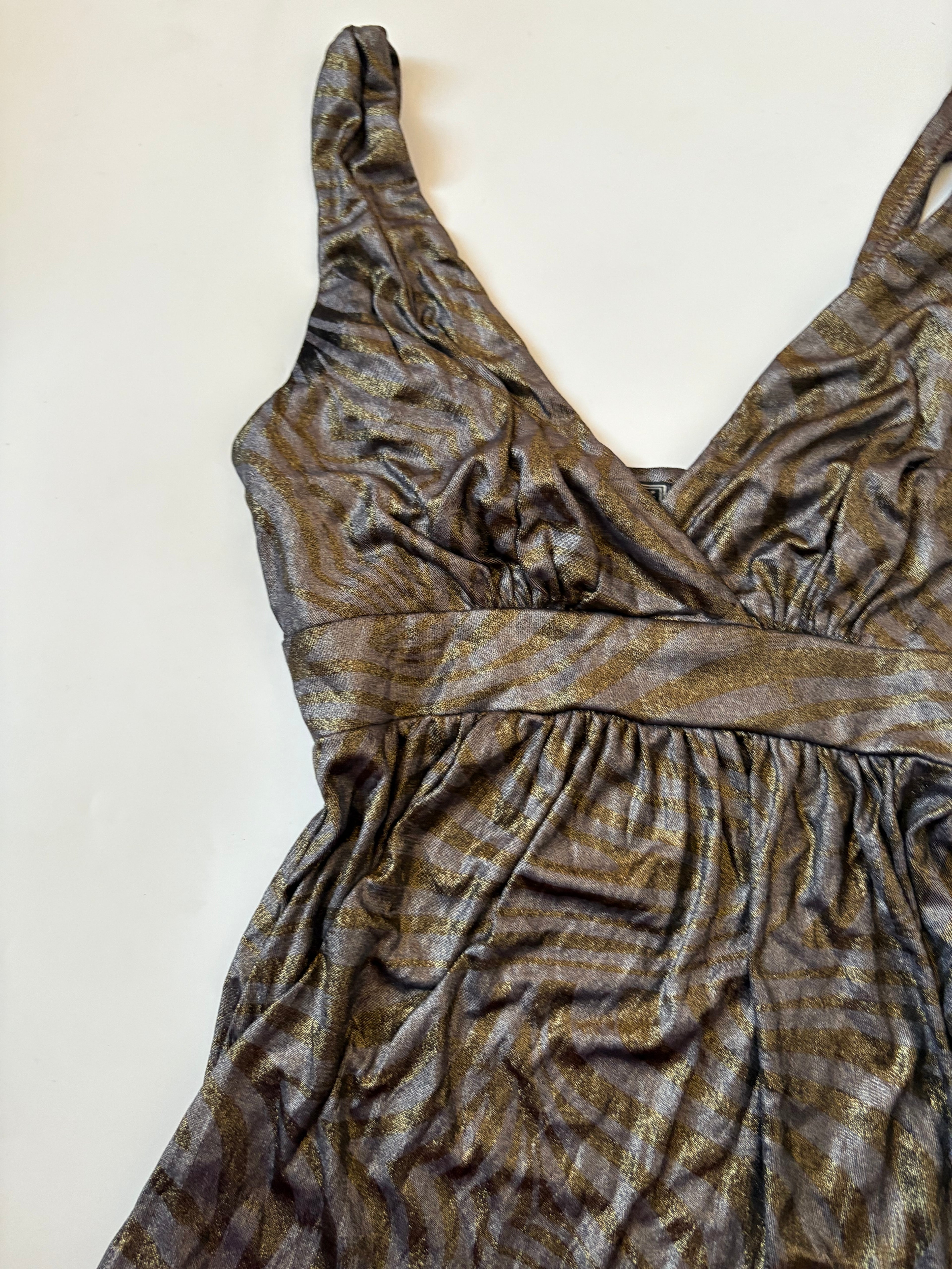 Guess v neck top ( 34inch)