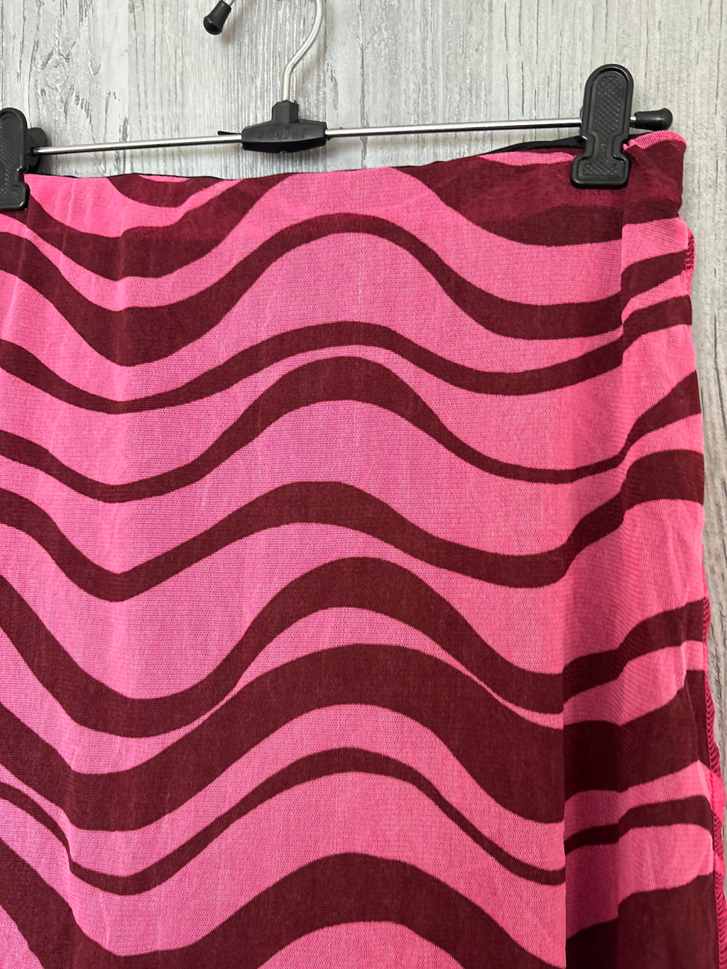 graphic pink skirt (30-32inch)