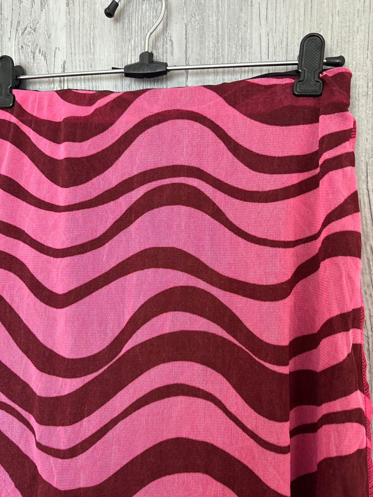 graphic pink skirt (30-32inch)