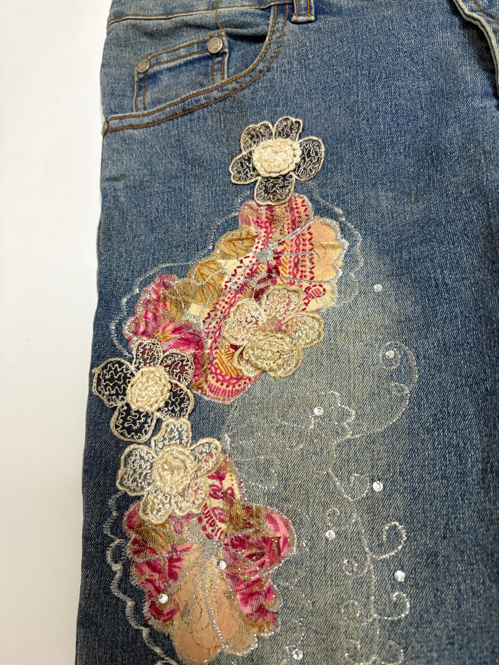 KALILAI embroidery floral mid rise jeans(32 inch)