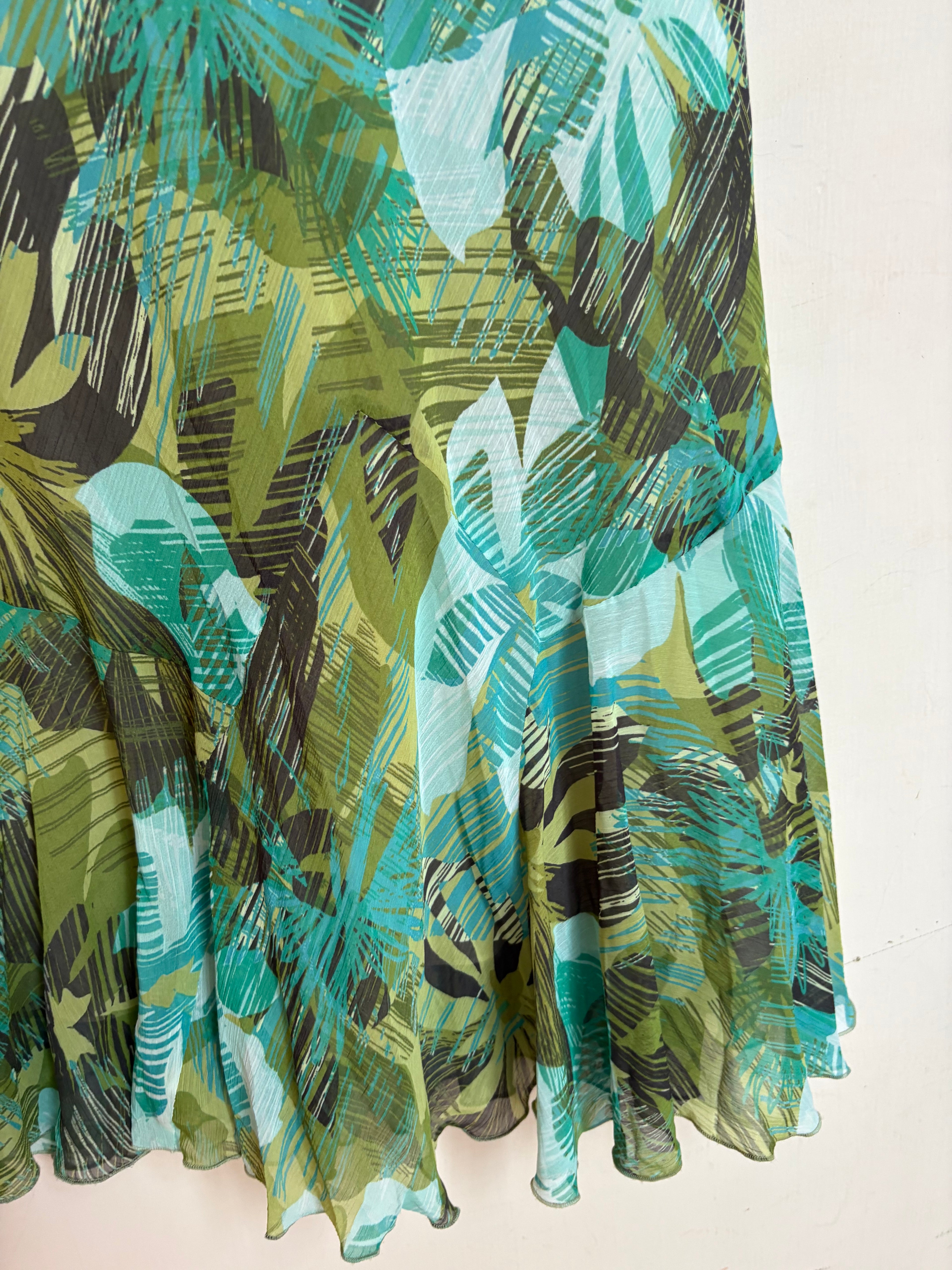 Sixth sense green floral skirt(28-32 inch)