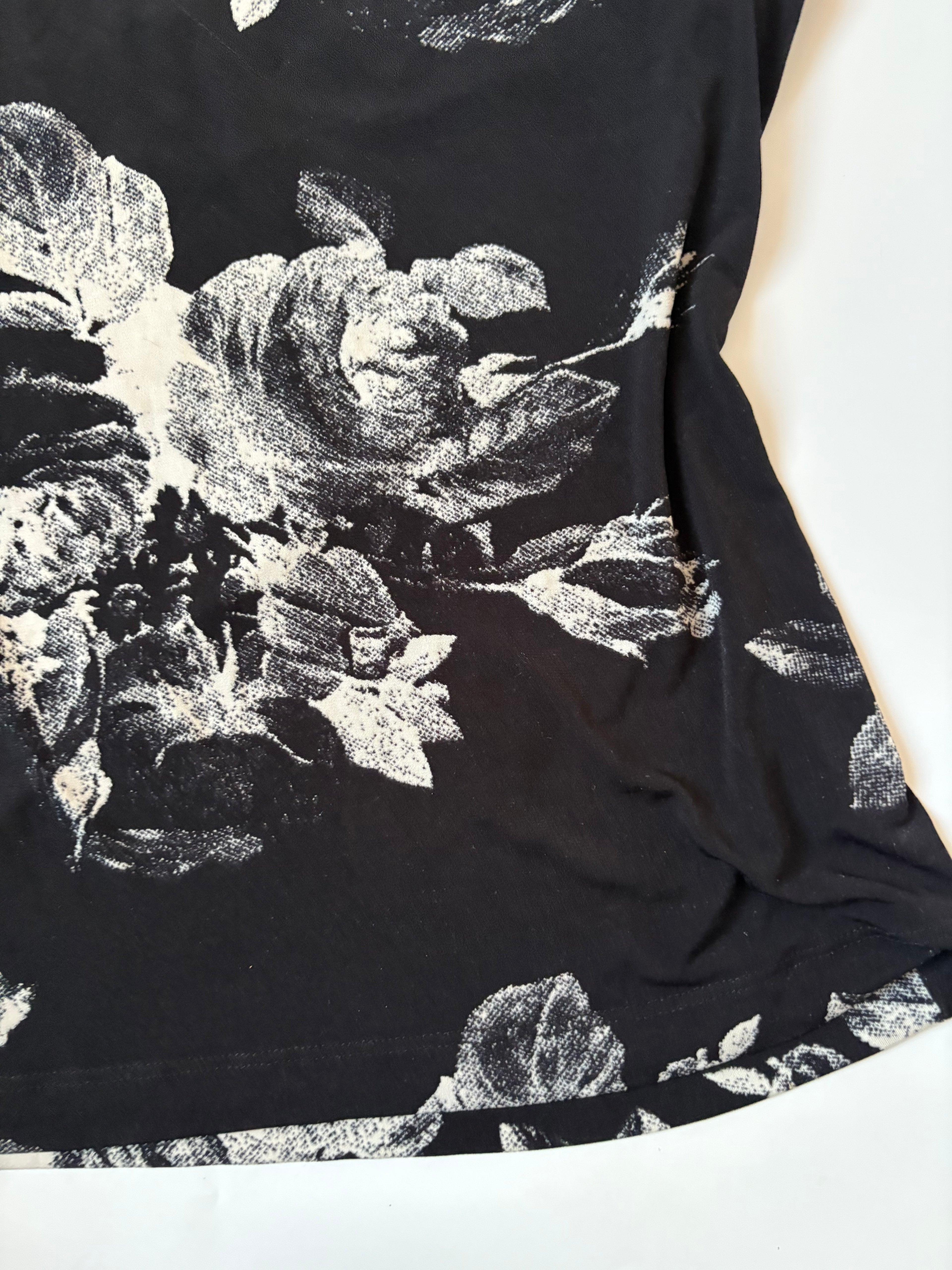 v neck floral black top ( 36inch)