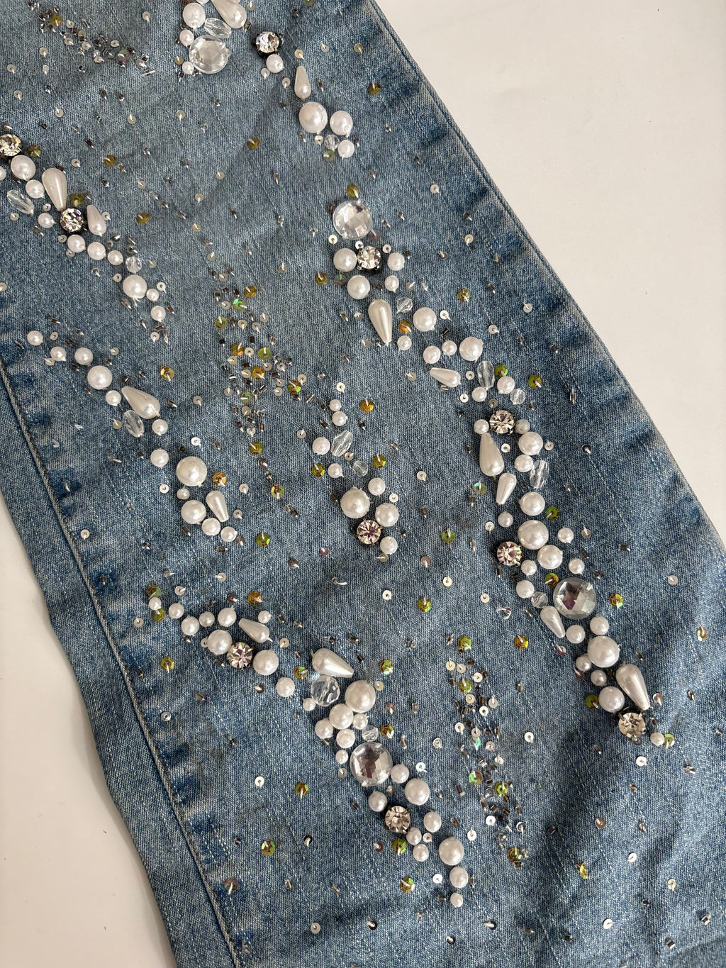 Classic jeans floral beaded low rise jeans(28 inch)