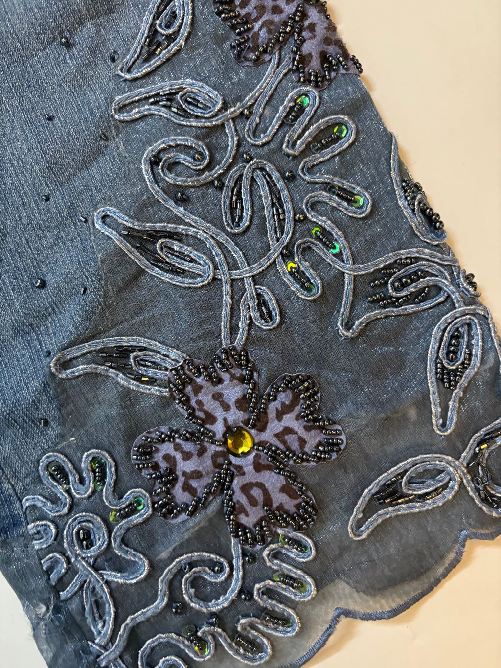 Beaded low rise jeans(32 inch)