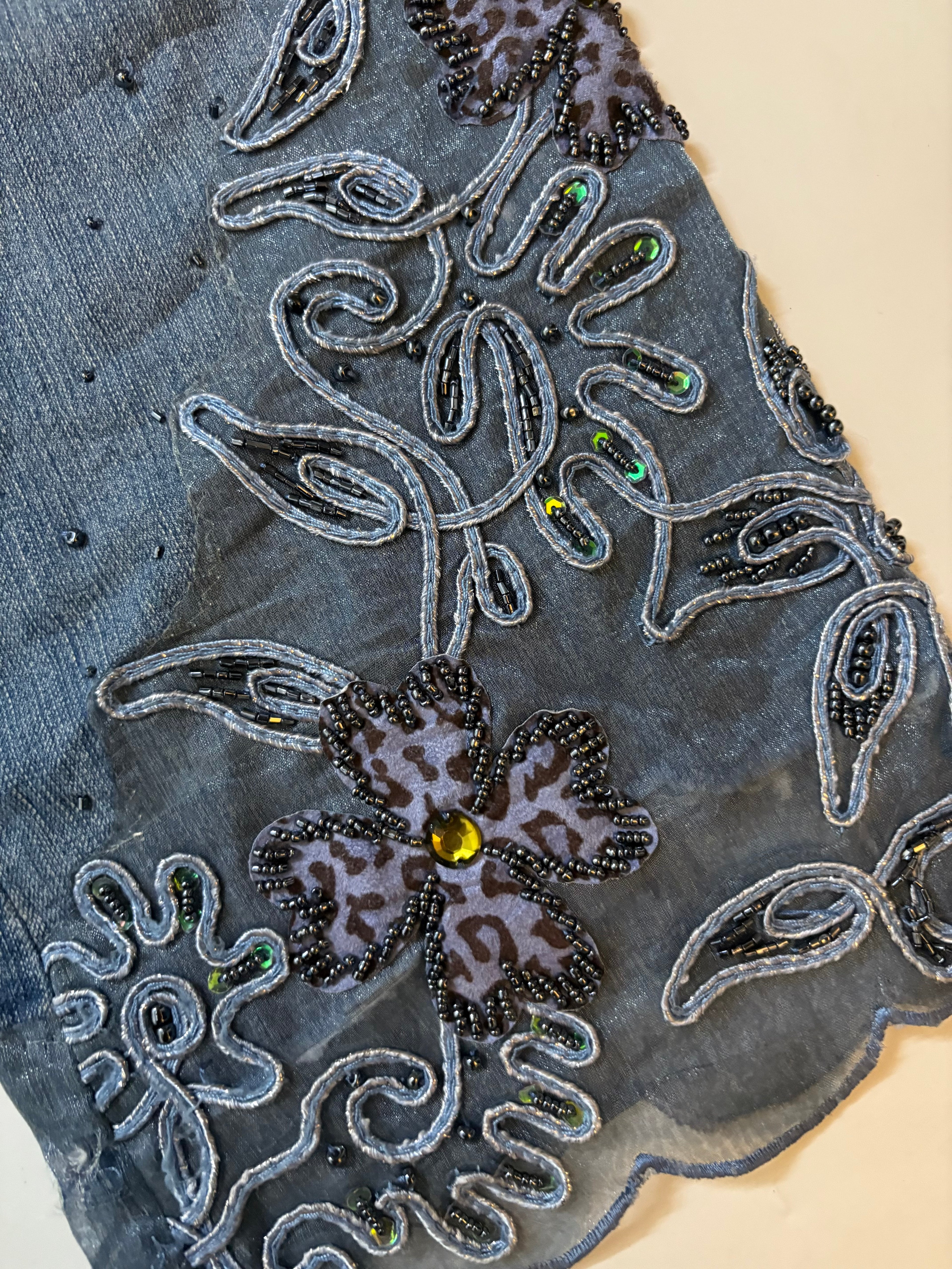 Beaded low rise jeans(32 inch)