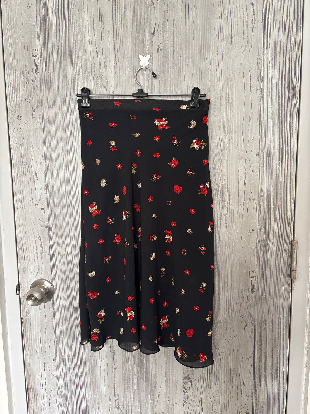 R E & X black floral skirt(42inch)