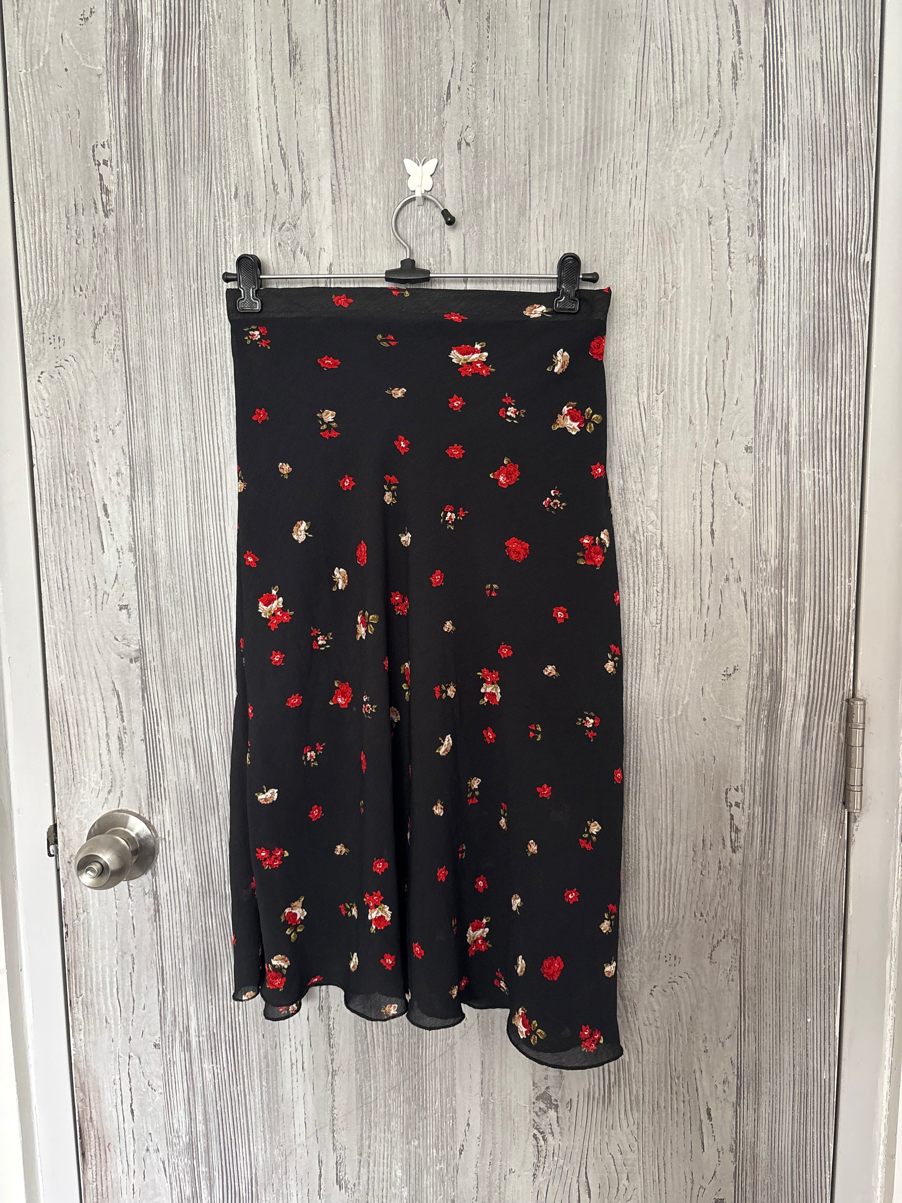 R E & X black floral skirt(42inch)